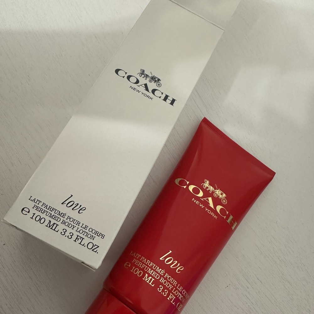 COACH LOVE LAIT PARFUMÉ POUR LE CORPS PERFUMED BODY LOTION